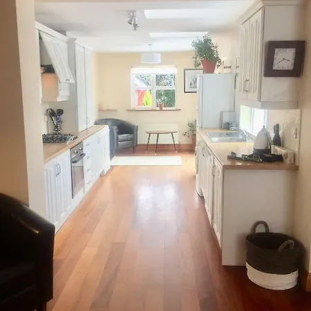 Bright & Airy Ballina/killaloe