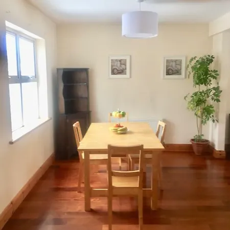 Bright & Airy Ballina/killaloe *